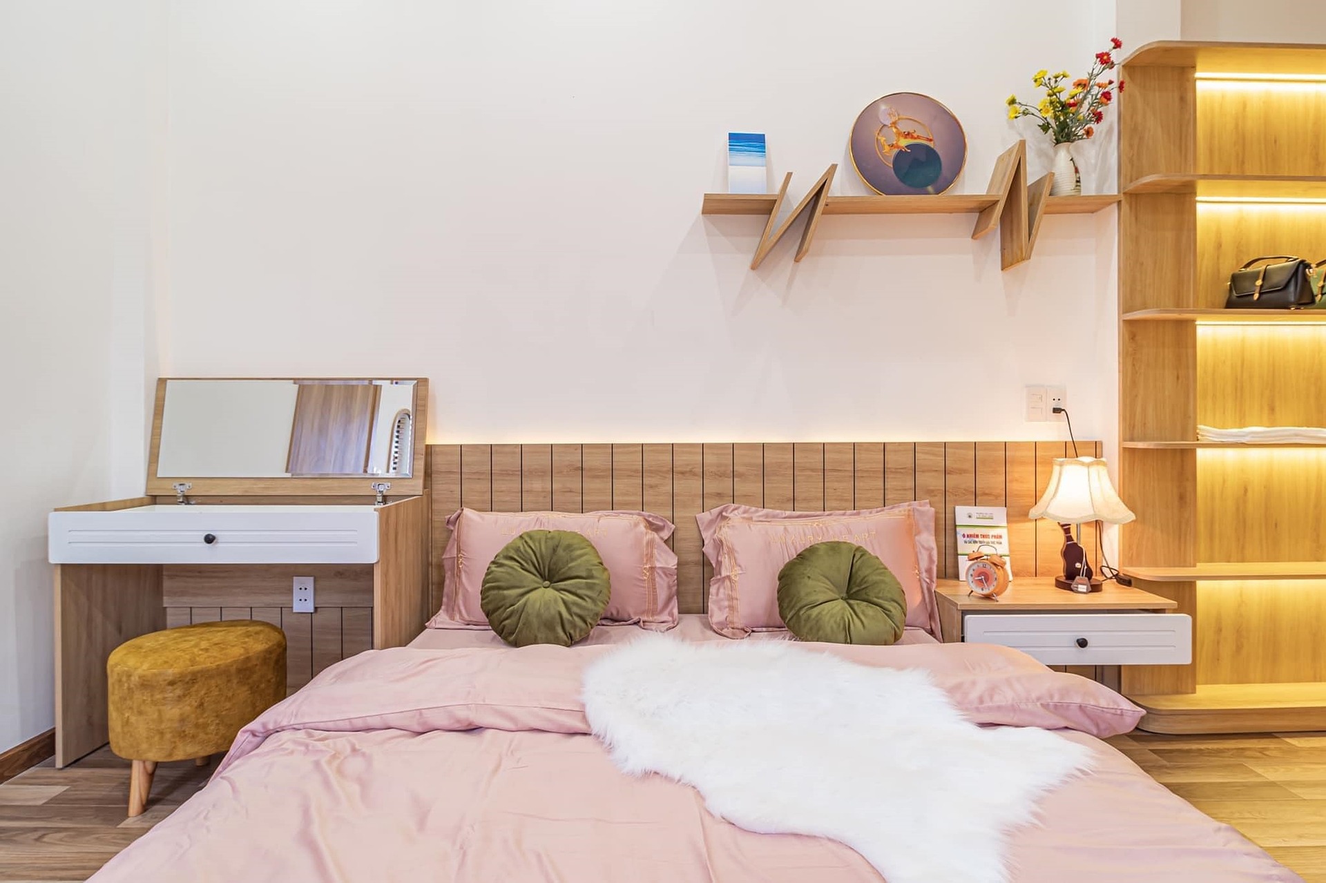 bedroom 6577529 1920 3